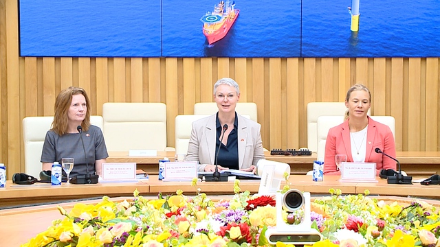 Norwegian Ambassador to Viet Nam Hilde Solbakken (C) at the event - Photo: VGP