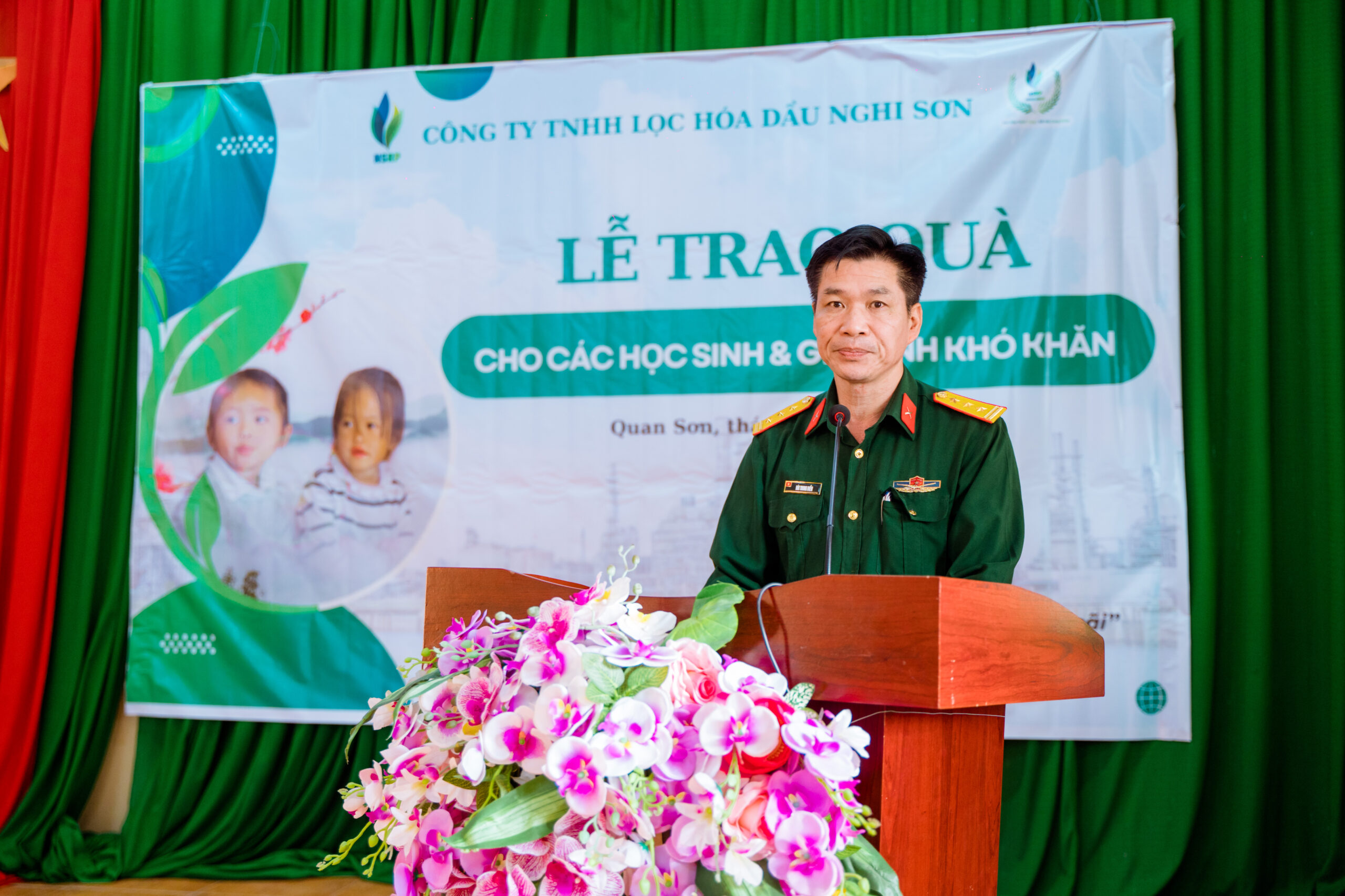 Mr. Lu Van Dien, a member of the Party Executive Committee and Head of the Military Command of Quan Hoa District delivered his speech at ceremony.