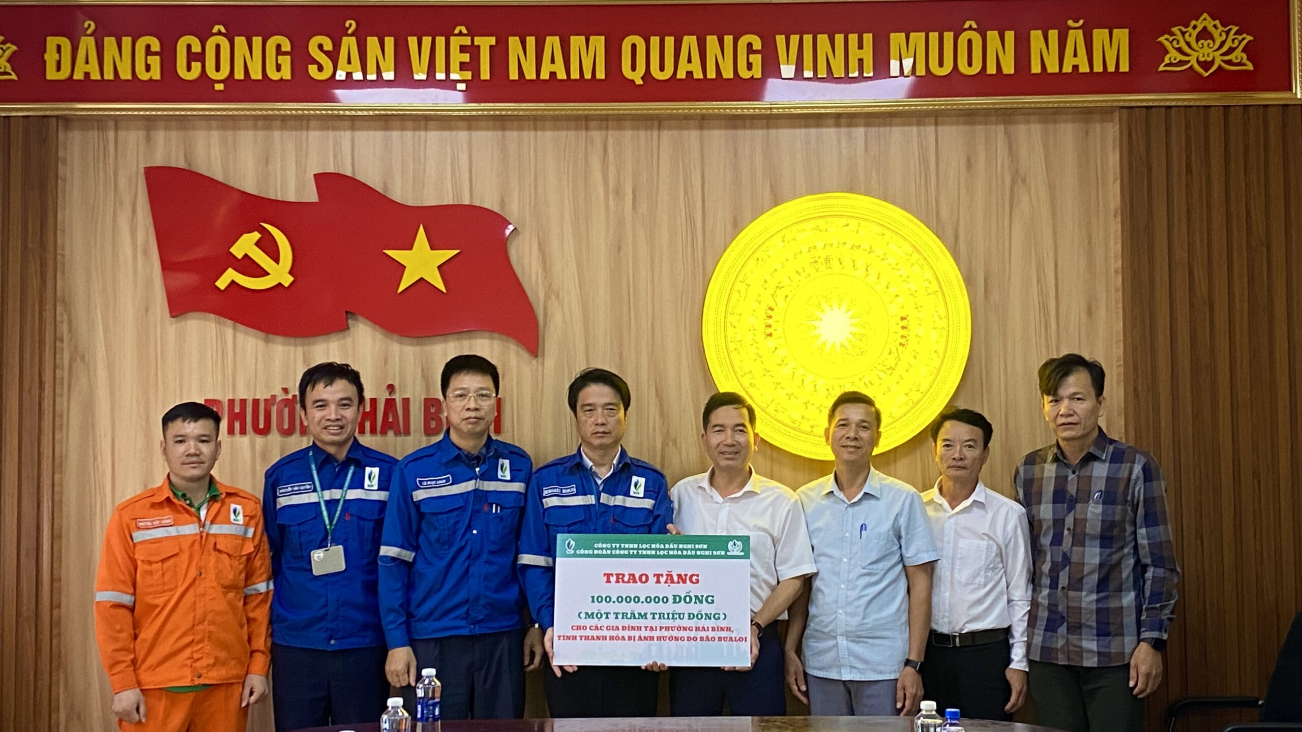 NSRP and its Trade Union presented the donation board to Hai Binh Ward's Vietnam Fatherland Front
